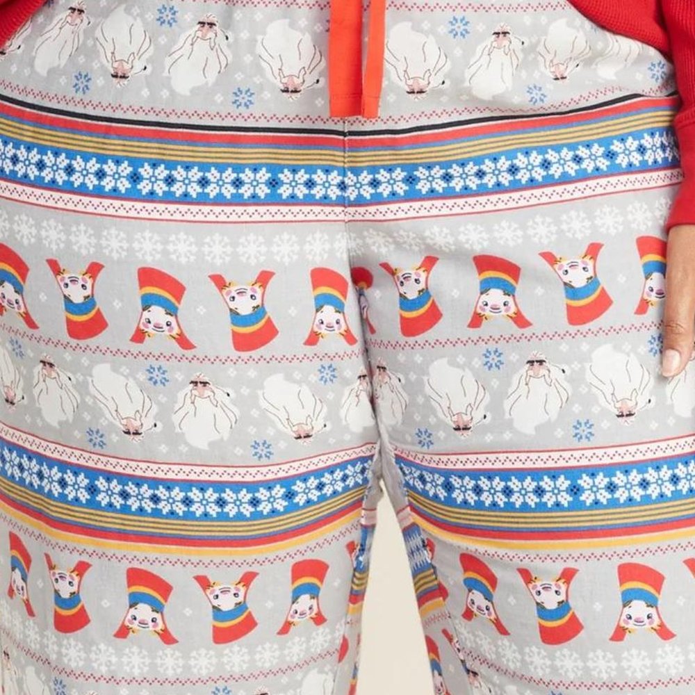 Old Navy Patterned Flannel Plus-Size Pajama Pants - Picture 3 of 3